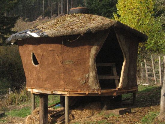 How to Build a DIY Yurt at Low Cost from Sticks, String, and Mud – Mother Earth News