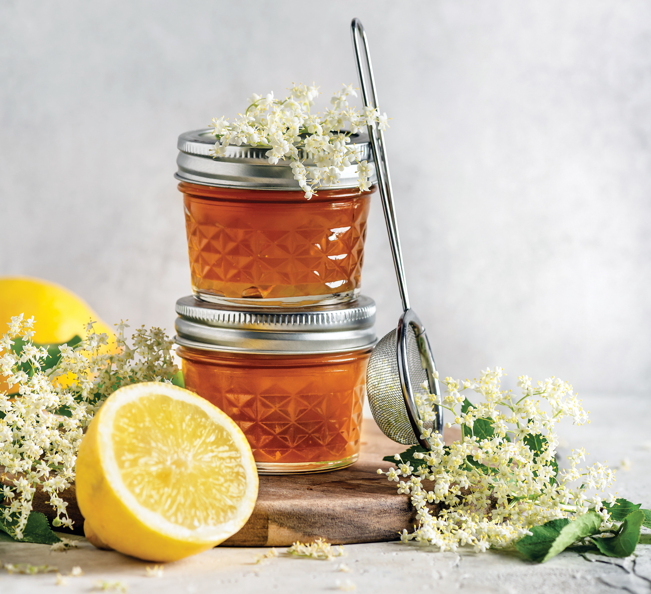 Homemade Jelly Recipe for Wild Foraged Flowers – Mother Earth News